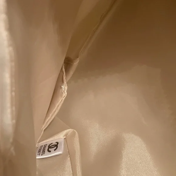 CHANEL Beaute Puffy Nylon Carryall Makeup/Cosmetic/Toiletry Pouch Case NWOT - Picture 7 of 8